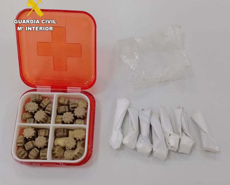 Cocaína y pastillas incautadas al vecinos de Arteixo