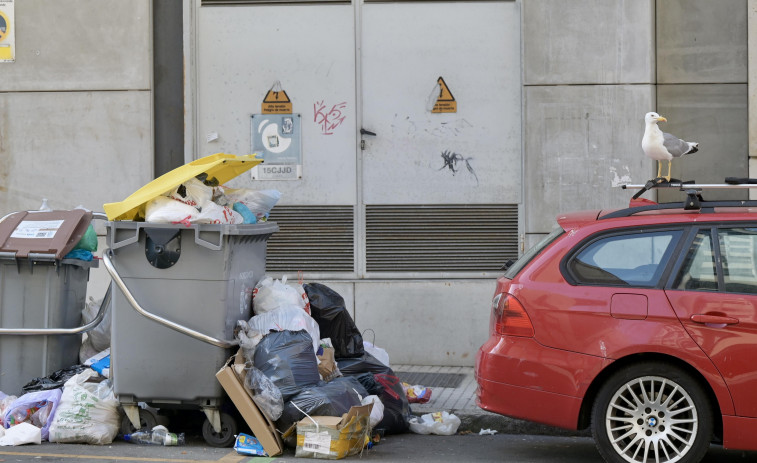 Son ya cinco los basureros despedidos por la huelga en A Coruña