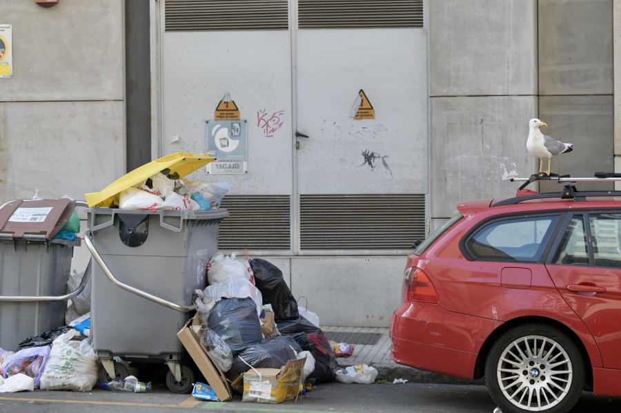 Son ya cinco los basureros despedidos por la huelga en A Coruña