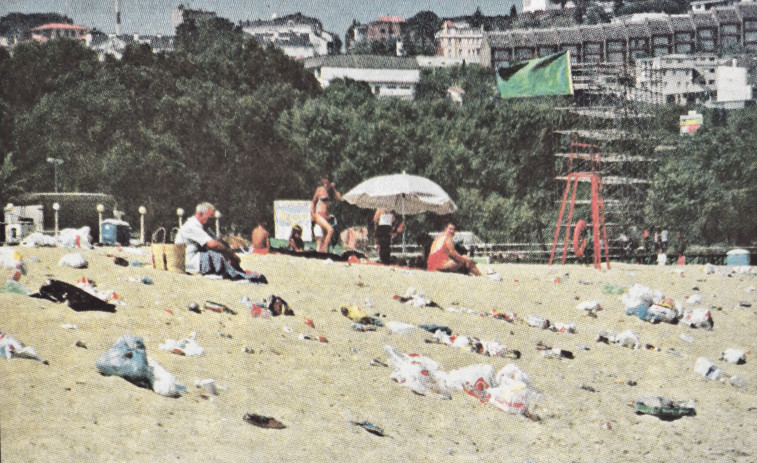 Hace 25 años | Un mar de basura en Santa Cristina tras la actuación de Mike Oldfield