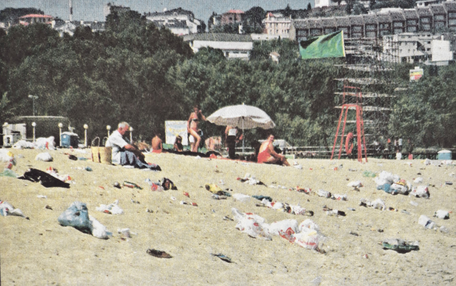 Hace 25 años | Un mar de basura en Santa Cristina tras la actuación de Mike Oldfield