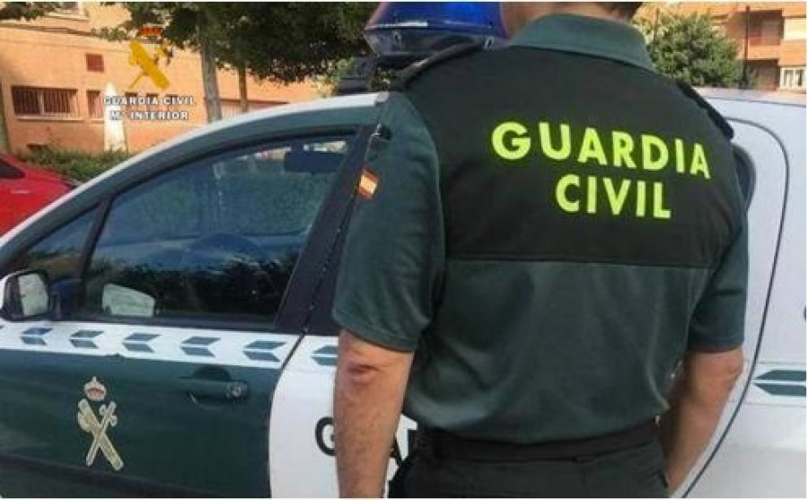 Detenidas tres personas por un robar, golpear y atar con bridas a un vecino de Sada