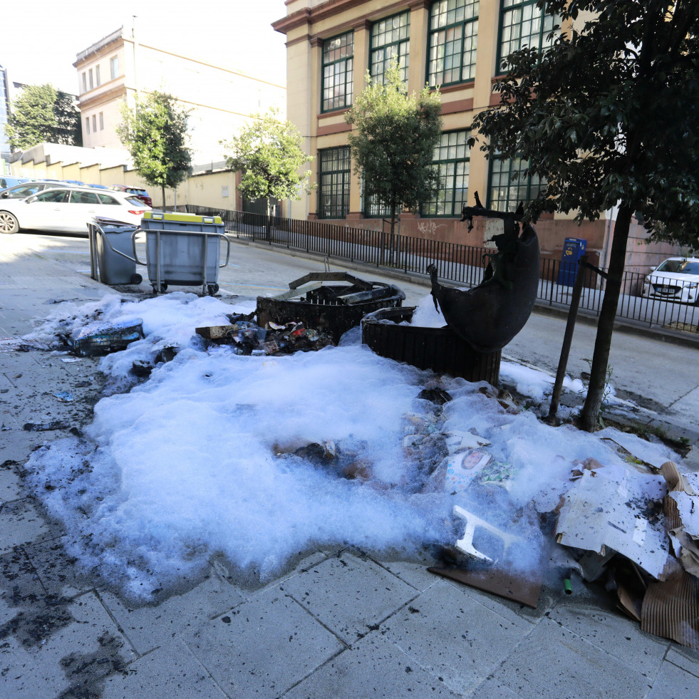 Los incendios de contenedores vuelven a A Coruña tras decretarse la emergencia total