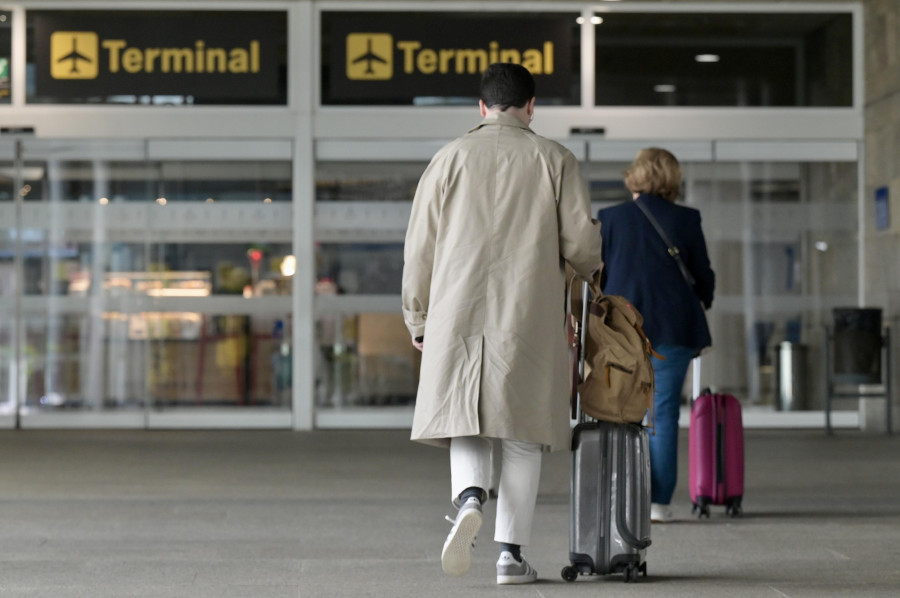 El aeropuerto de Alvedro se salva del monopolio en la ruta a Madrid