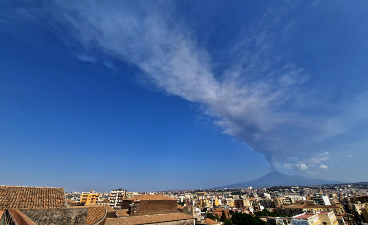 Una nueva erupción del Etna provoca retrasos en el aeropuerto de Catania