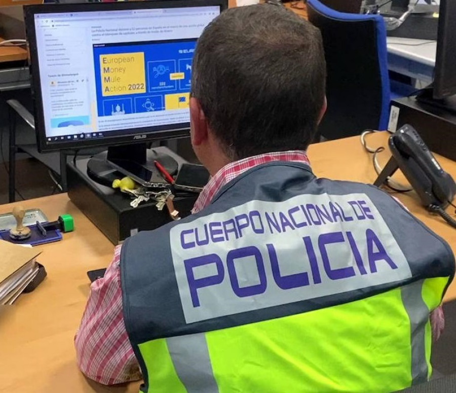 Un arrestado en A Coruña por posesión y distribución de pornografía infantil en internet