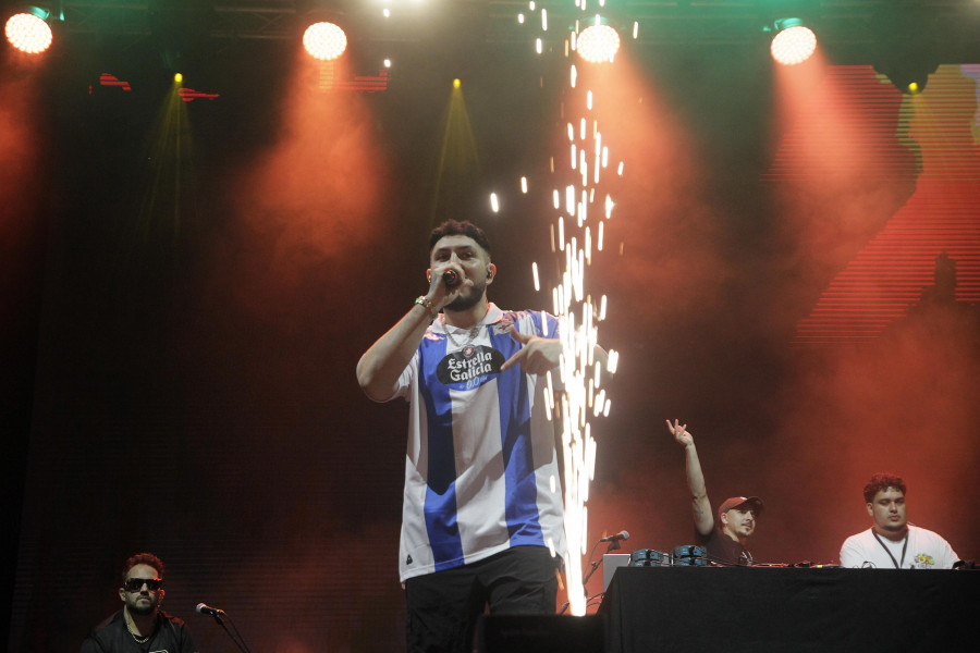 Un Omar Montes blanquiazul consigue el mayor lleno en lo que va de fiestas de A Coruña