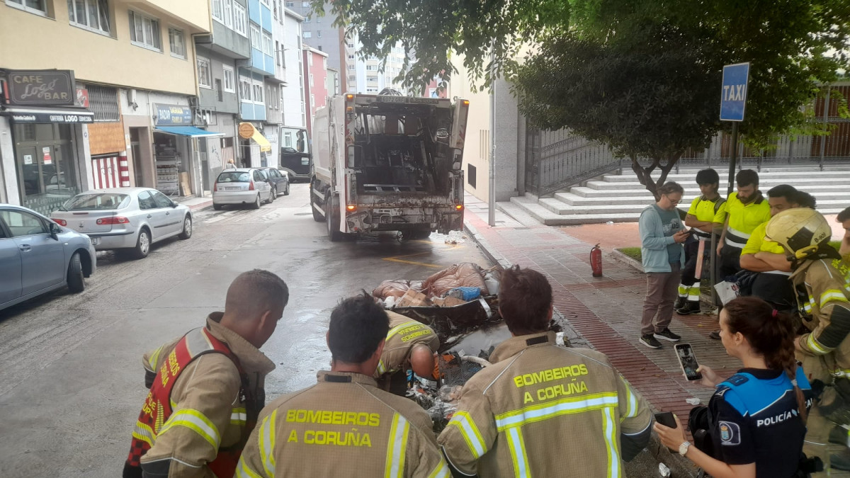 Incendio de un camiu00f3n de basura 3