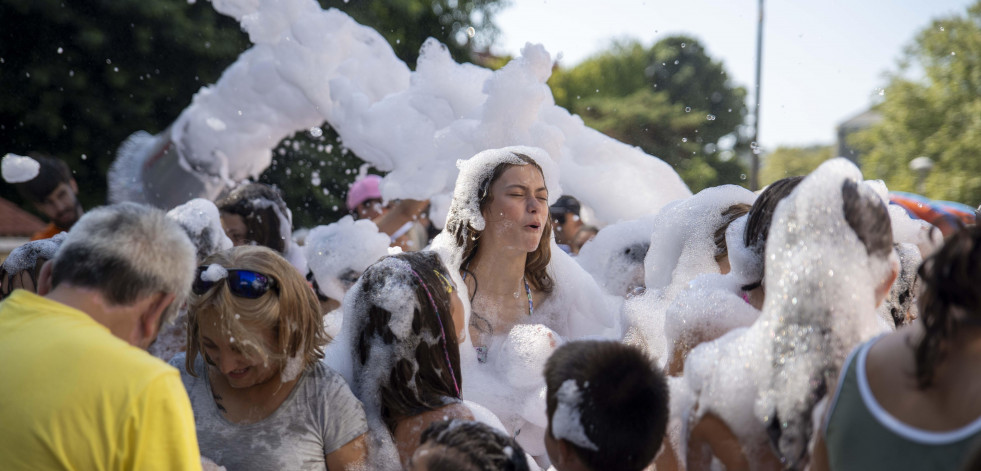 O Ventorrillo celebra la fiesta del agua y la espuma