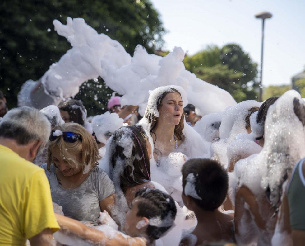 O Ventorrillo se lo pasa en grande con las fiesta del agua y la espuma   @Carlota Blanco (40)