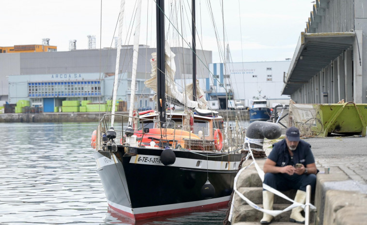 Atraca en A Coruña un velero sospechoso de transportar cocaína