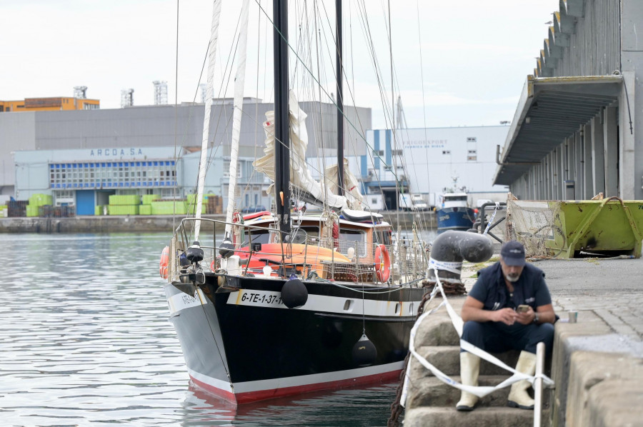 Atraca en A Coruña un velero que viajaba cargado de cocaína