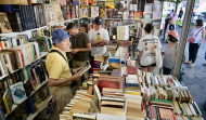 El sol y el optimismo iluminan Méndez Núñez en el inicio de la Feria del Libro Antiguo y de Ocasión