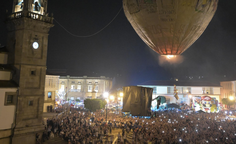 Betanzos vibra con su Globo de San Roque después de dos años de espera