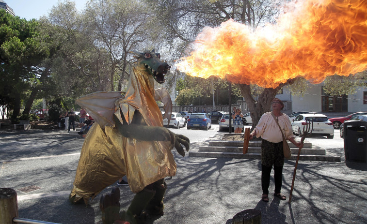 A Gaiteira vive sus fiestas a fuego: un dragón recorre sus calles en  el comienzo de las celebraciones