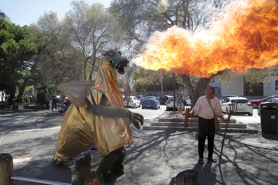 A Gaiteira vive sus fiestas a fuego: un dragón recorre sus calles en  el comienzo de las celebraciones