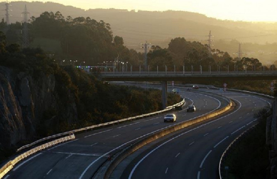 Las obras en el firme de la autopista A Coruña-Carballo provocarán cortes en Arteixo