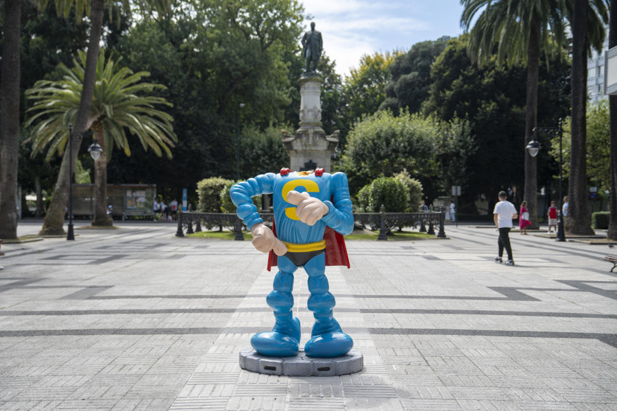 Decapitan la estatua de Superlopez en A Coruña