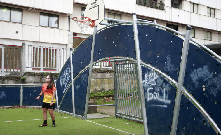 La pista polideportiva de Santa Margarita dispondrá de césped nuevo