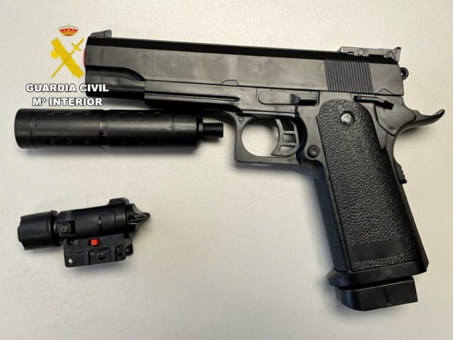 La Guardia Civil aprehende 54 pistolas de airsoft en fiestas patronales en A Coruña