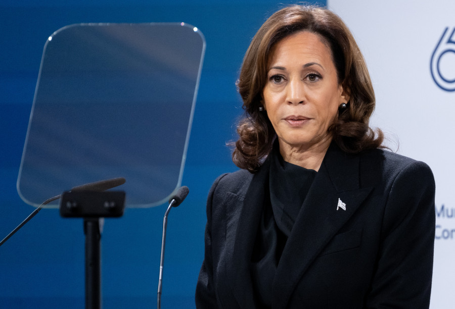 Harris se presenta como el contrapunto a Trump al aceptar la nominación