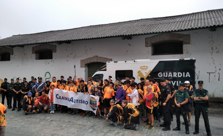 Jóvenes con autismo inician en Sarria el Camino de Santiago con apoyo de la Guardia Civil, en el proyecto 'Caminautismo'