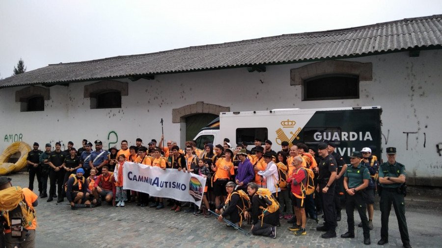 Jóvenes con autismo inician en Sarria el Camino de Santiago con apoyo de la Guardia Civil, en el proyecto 'Caminautismo'