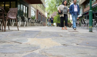 'Ñapas' por necesidad en A Coruña: los vecinos de la plaza de San Pablo se pusieron manos a la obra