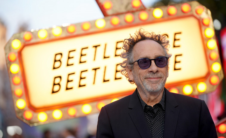 Tim Burton recibe su estrella en el Paseo de la Fama de Hollywood