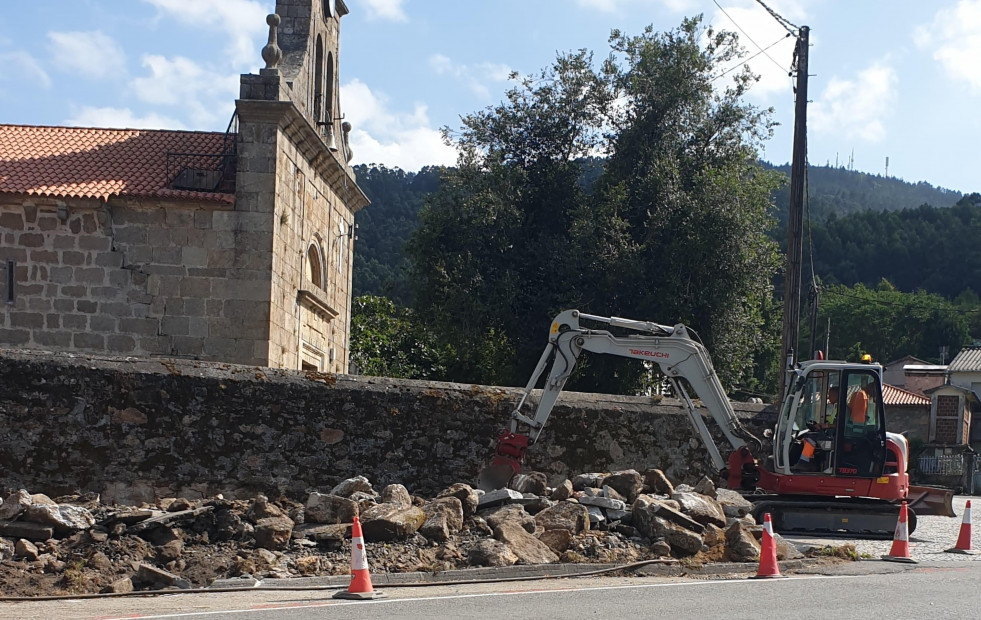 El BNG alerta de que las obras en la AC-400 afectan a la iglesia de Celas en Culleredo