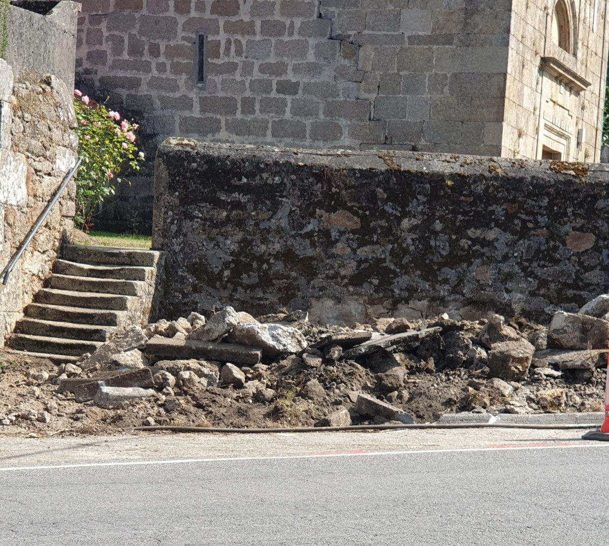 Escaleras de la iglesia de Celas