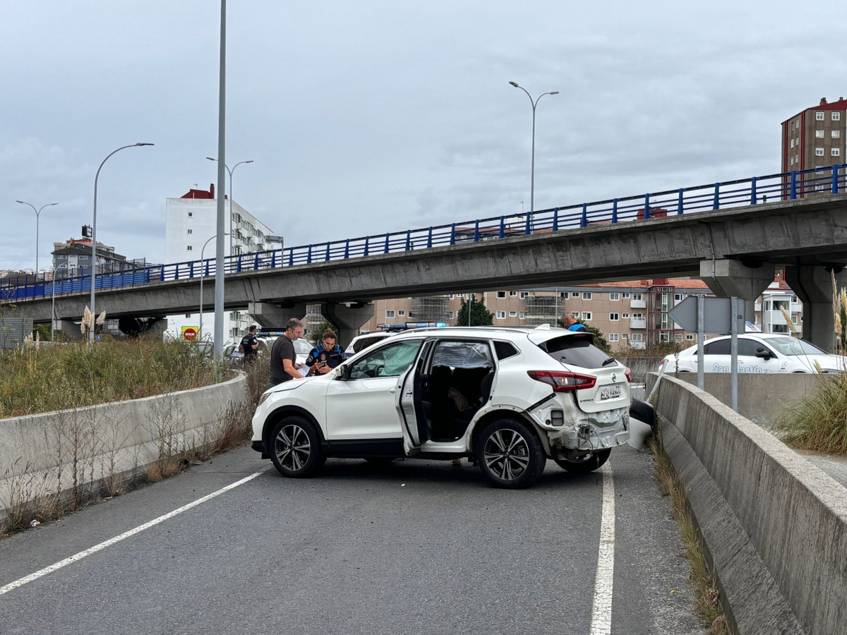 Accidente con coche de autoescuela en Lonzas 2 matru00edcula borrada