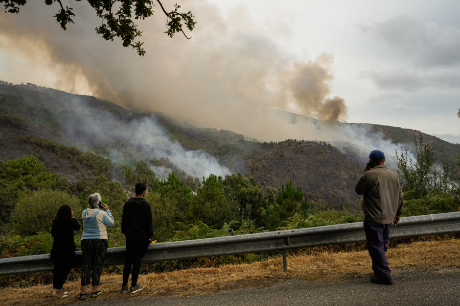 Estabilizados los incendios de Crecente y Oímbra