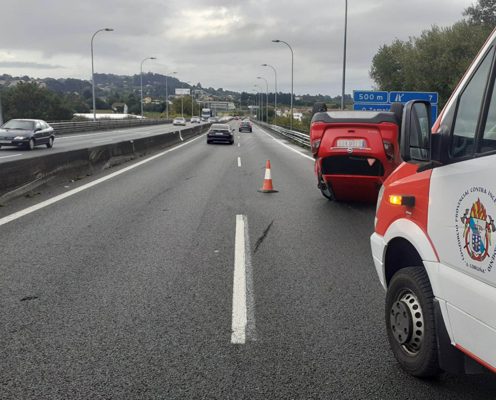 Accidente en la autopista a la altura de Culleredo @ Consorcio Contra Incendios e de Salvamento A Coruña