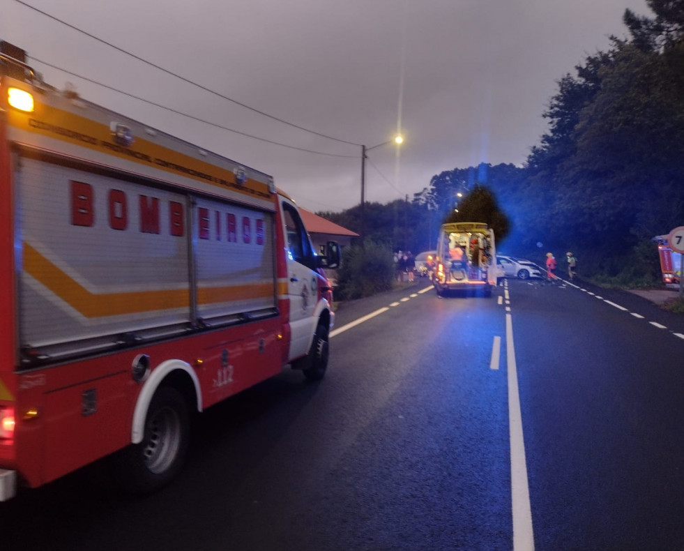 Bomberos atienden un accidente de tráfico @ Consorcio Contra Incendios e de Salvamento A Coruña