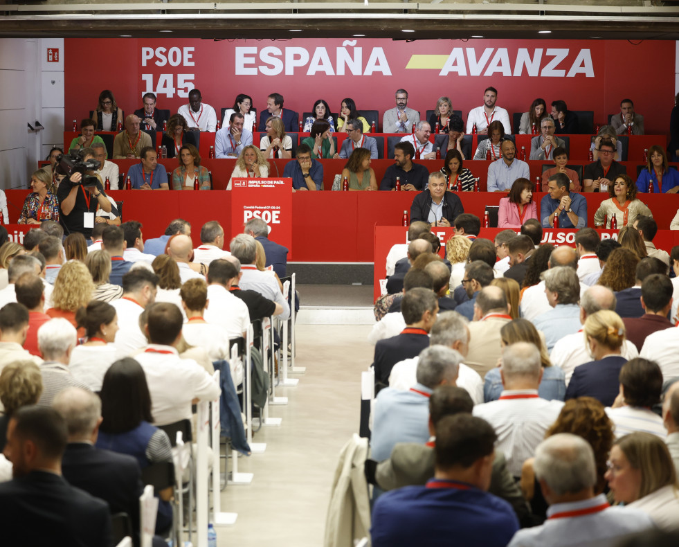 MADRID, 07/09/2024.- El líder socialista y presidente del Gobierno, Pedro Sánchez (3d), durante el Comité Federal del PSOE este sábado en Madrid. EFE/ Juanjo Martín