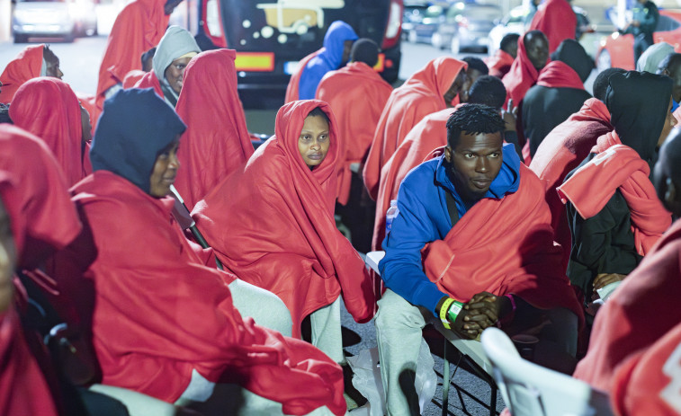 Llegan más de 200 migrantes a Canarias en cuatro cayucos