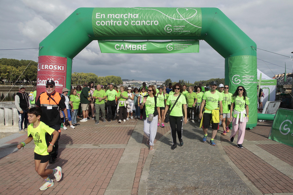 La Asociación Española Contra el Cáncer en Cambre llenó el paseo marítimo de O Burgo con su andaina  (15)