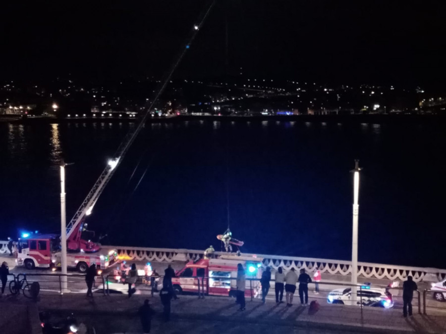 Fallece un joven al caer al mar desde el Paseo Marítimo de A Coruña