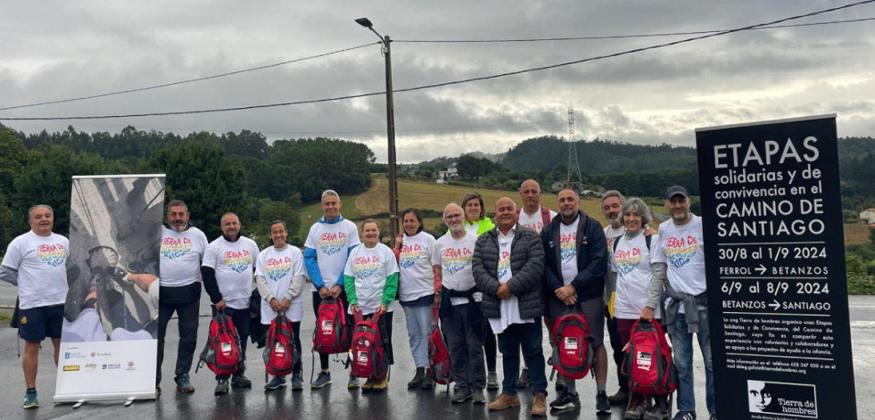 Voluntarios de Tierra de hombres realizan  el Camino Inglés