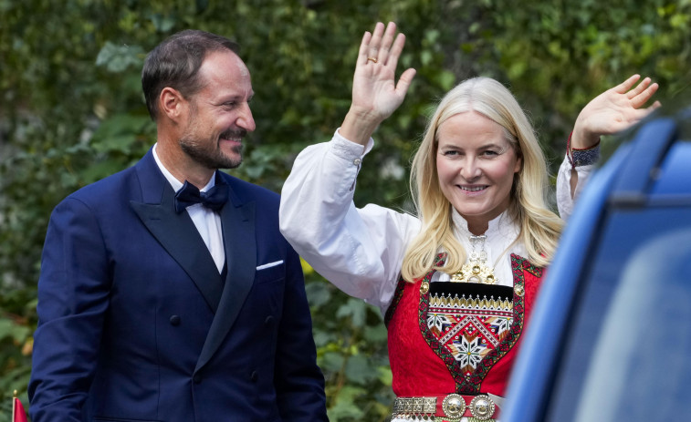 La Princesa Mette-Marit rechaza comentar la investigación policial contra su hijo por agresión