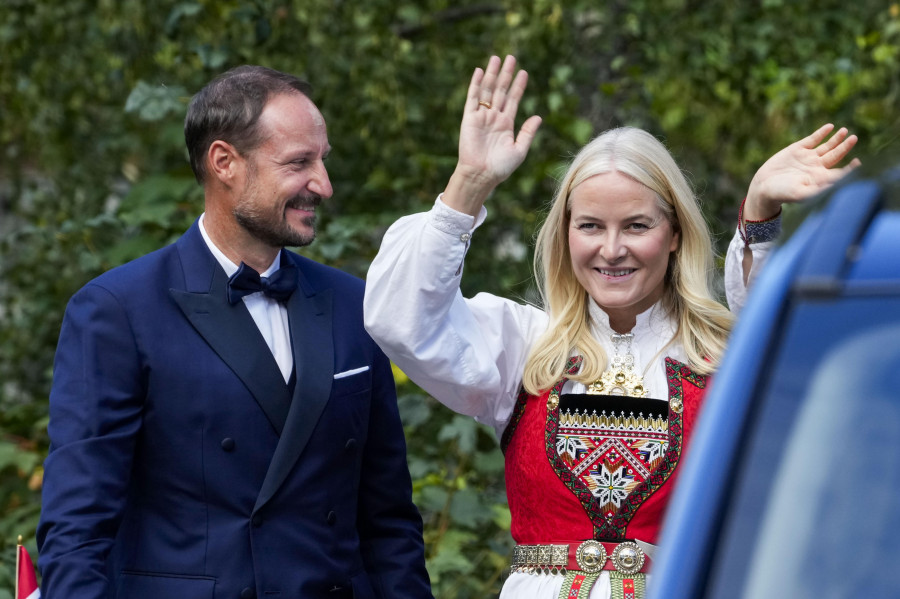 La Princesa Mette-Marit rechaza comentar la investigación policial contra su hijo por agresión