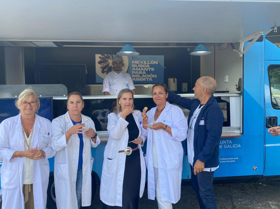 La foodtruck de la iniciativa gastronómica ‘Galicia Sabe Amar’ visita el ambulatorio de Abegondo