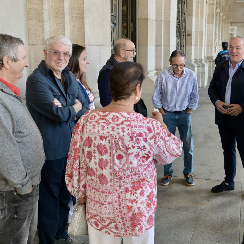 El Ayuntamiento de A Coruña cumplirá todos los deseos de los vecinos de las Casas de Franco