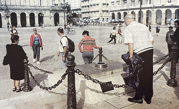 Hace 25 años | Una avería dejó sin antorcha de la libertad a la estatua de María Pita