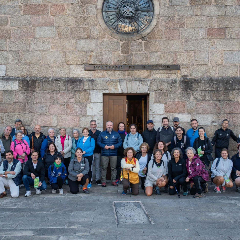 Peregrinos de un taller de empleo visitan O Burgo