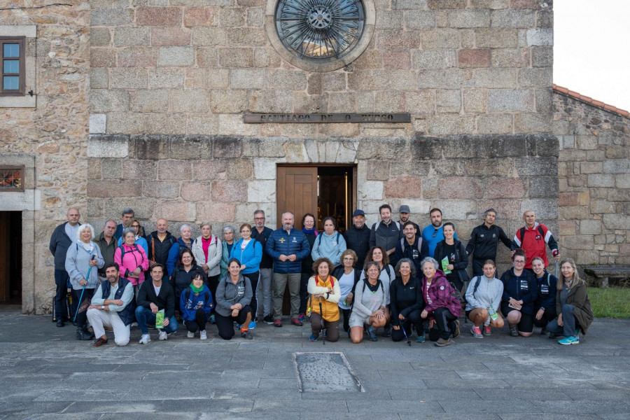 Peregrinos de un taller de empleo visitan O Burgo