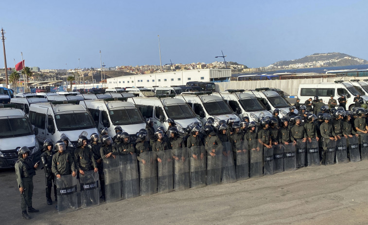 Marruecos impide un asalto masivo de jóvenes inmigrantes a la frontera de Ceuta