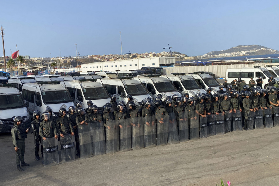 Marruecos impide un asalto masivo de jóvenes inmigrantes a la frontera de Ceuta