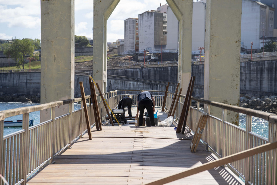 El Ayuntamiento restaura la pasarela de San Amaro